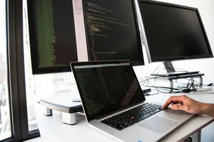 Foto van de werkplek van een software developer